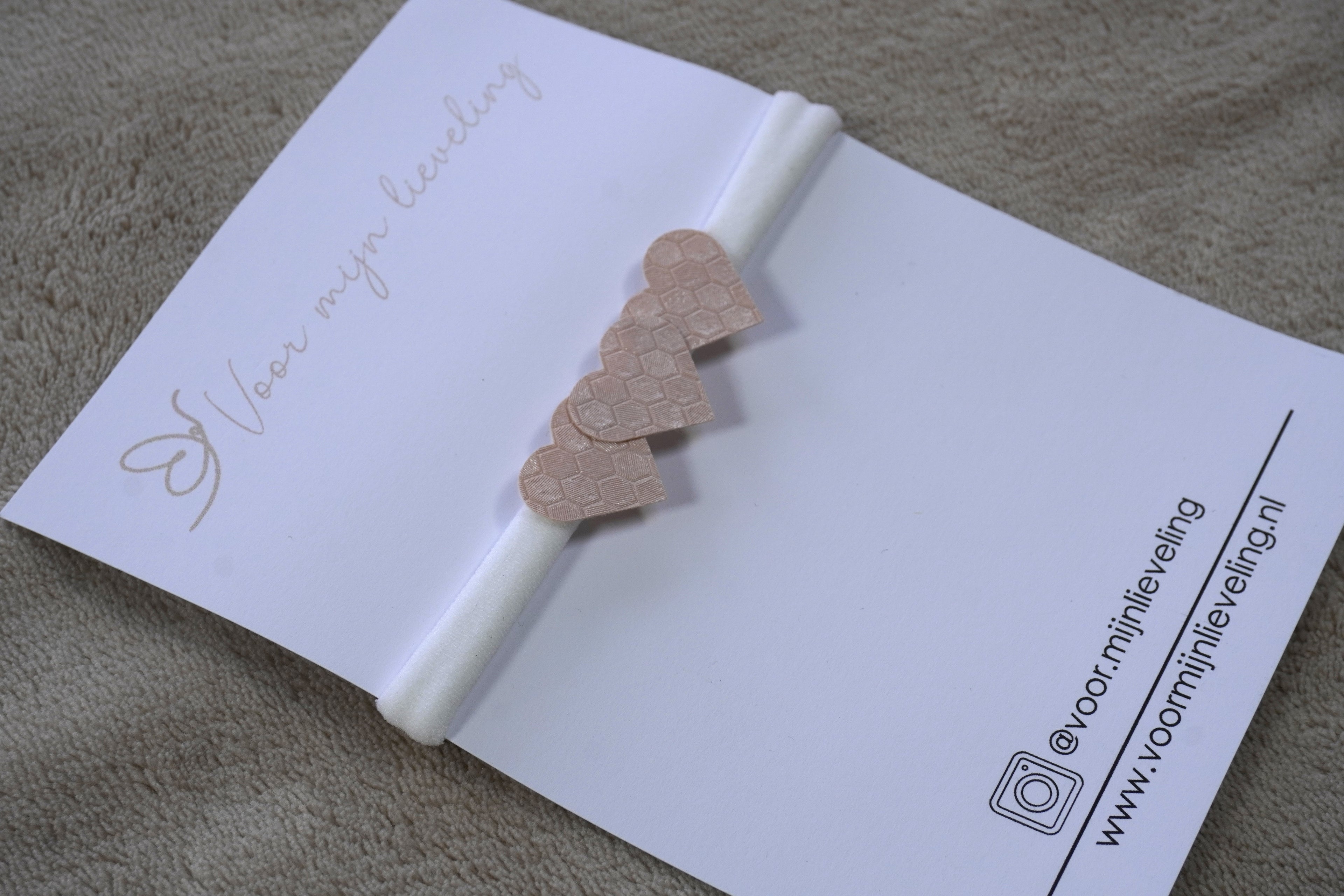 Baby haarbandje "faux leather hearts roze"