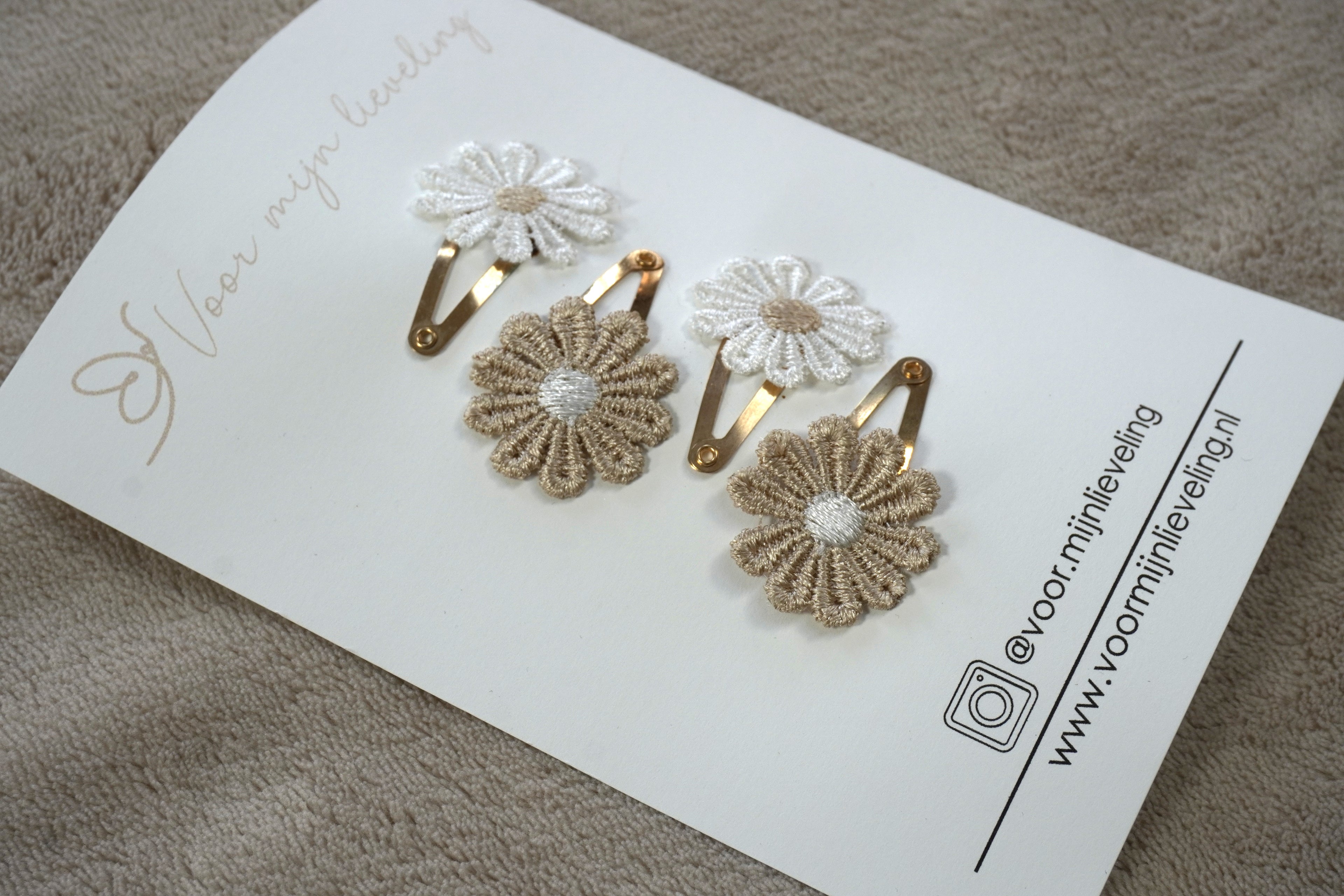 Setje "bloemetjes goud & wit" (3cm)